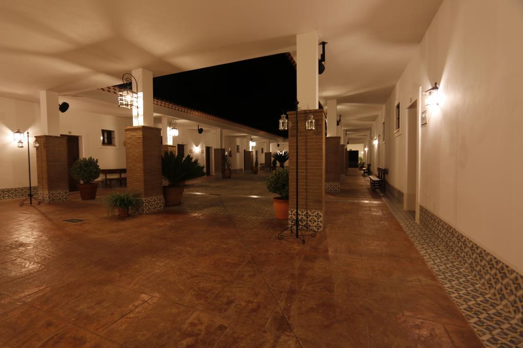 Hotel Rural Arroyo La Plata By Bossh Hotels 赫雷斯德洛斯卡瓦列罗斯 外观 照片
