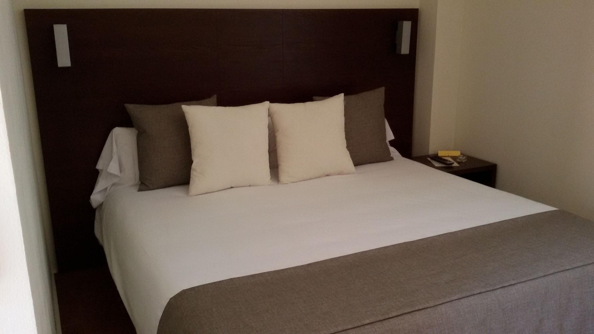 Hotel Rural Arroyo La Plata By Bossh Hotels 赫雷斯德洛斯卡瓦列罗斯 外观 照片